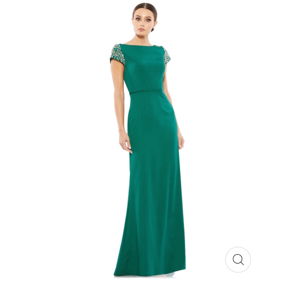 NWT Ieena Mac Duggal in a BEAUTIFUL Emerald Green Style 55718, Size 12 SOLD OUT